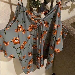 Shoulder cutout shirt